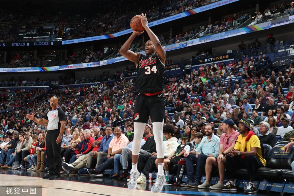 促使其做出 促使其做出